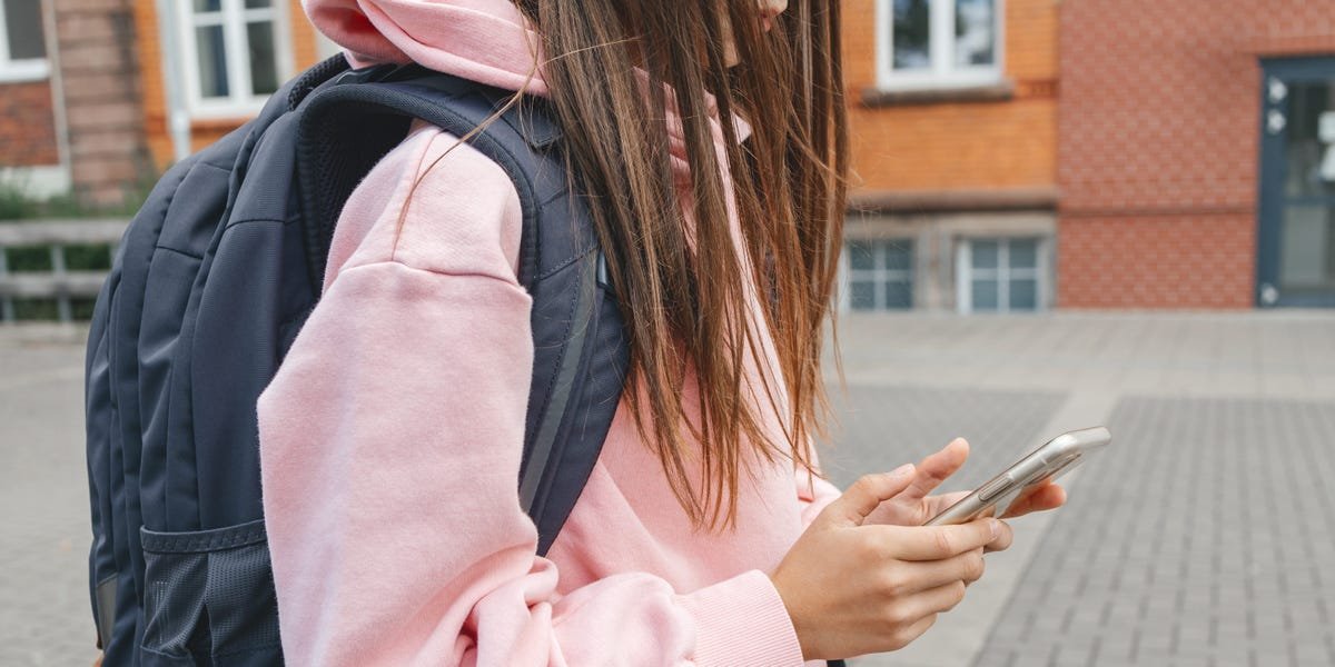 I Gave My Daughter a Phone at 8. Schools Still Shouldn’t Allow Them.