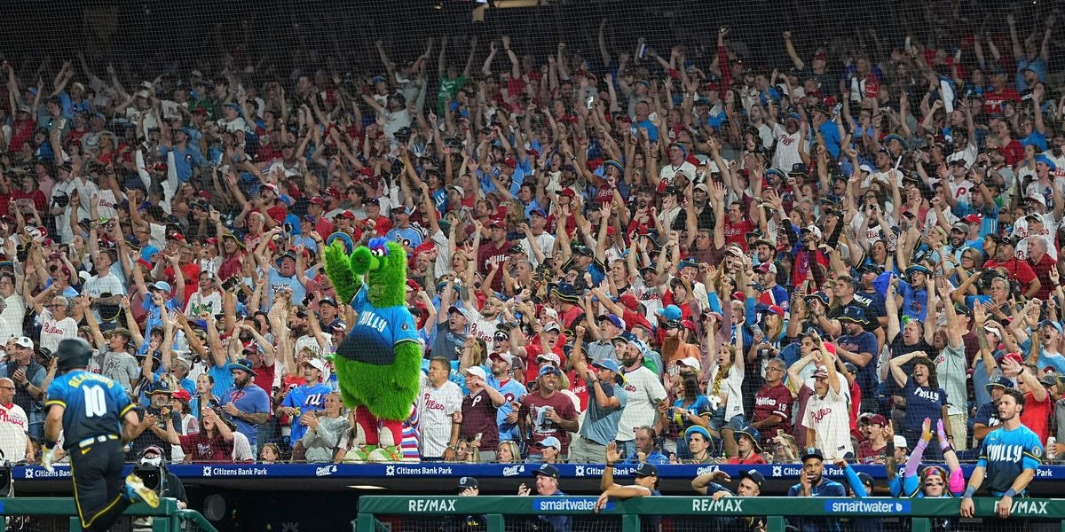 This Summer’s Hottest Stadium Sensation: Fans Caught on Camera