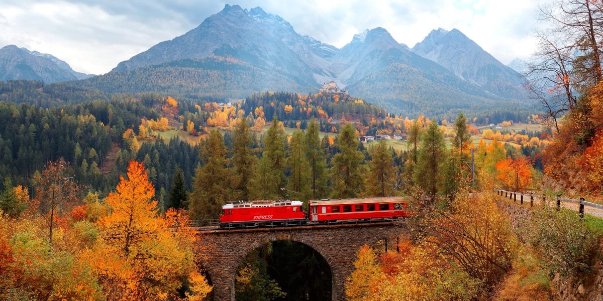 Best Fall Foliage Train Rides to See Stunning Autumn Colors