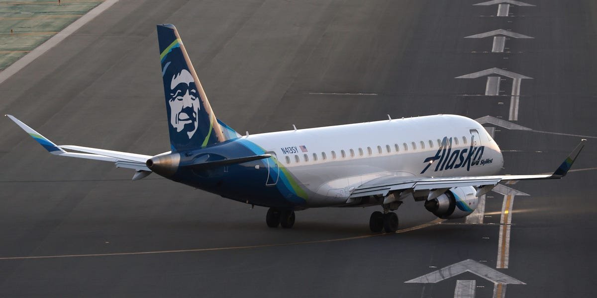 Alaska Airlines Pilot Thought He Was Dead After Taking Magic Mushrooms Alaska Airlines Pilot Thought He Was Dead After Taking Magic Mushrooms