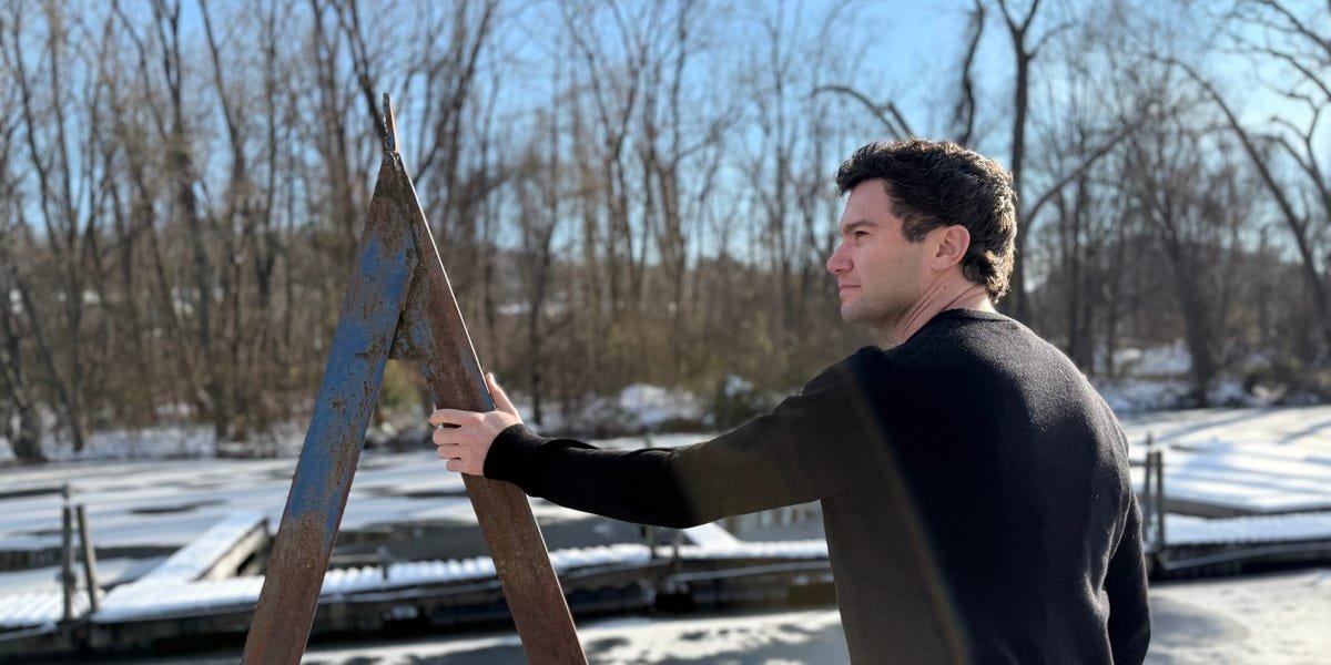 He Books an Airbnb, Goes Silent for 3 Days — and Swears by It. He Books an Airbnb, Goes Silent for 3 Days — and Swears by It.