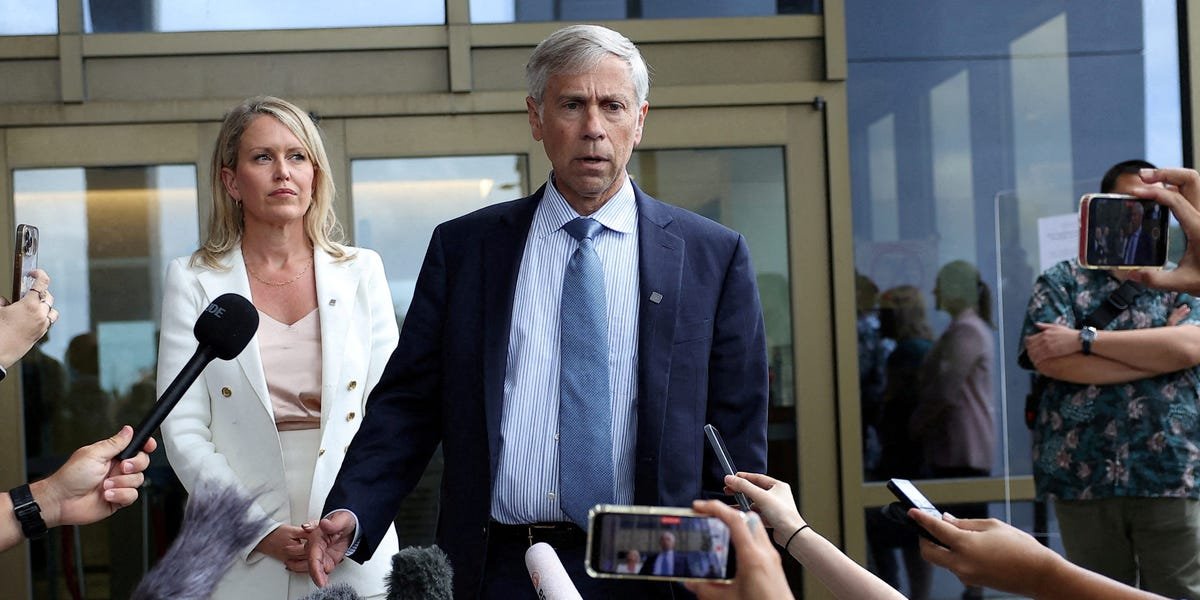 Barry Pollack: Nicolás Maduro’s Lawyer Represented Julian Assange