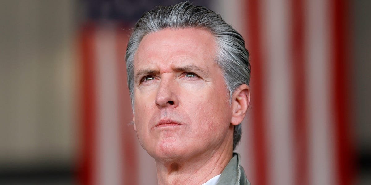 Democrats Demand Trump Issue ,700 Tariff Refunds to Americans Democrats Demand Trump Issue ,700 Tariff Refunds to Americans